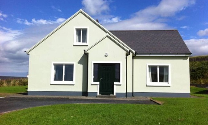 Lahinch Maison | Fairways 20 (10 min walk to Lahinch beach), Short walk to Lahinch, with great views!