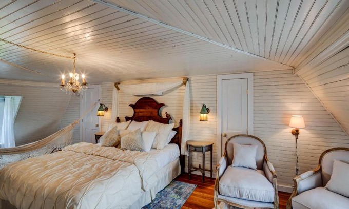 Belmont Maison | Fairytale Loft Suite 1 bed, 1 bath Luxury Apartment in Downtown Belmont