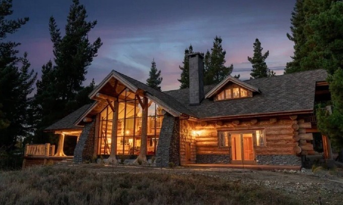 Alexandra Cabine | Fairytale Log Cabin with Hot Tub at Homewood Forest Retreat