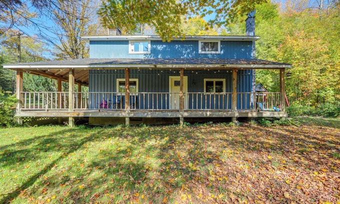 Remsen Cabine | Fall Festival Retreat: Cabin w/Deck & Yard!