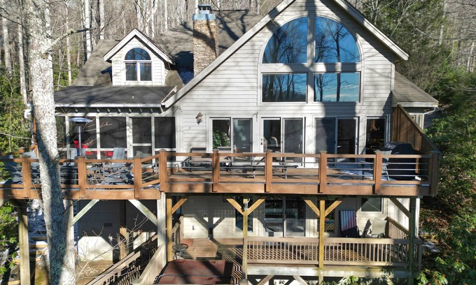 Boone Maison | 25-35%OFF May@Blowing Rock! 4000sf, 4.5Beds+HotTub+Arcade+EV+Pool+Pickle!