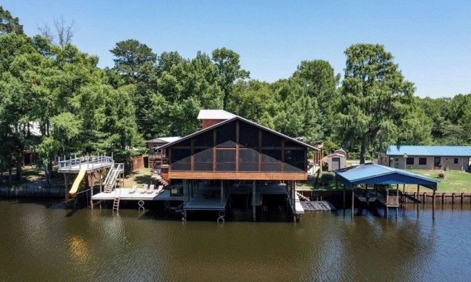 Jefferson Maison | SUMMERTIME!! HOT TUB!! FIRE PIT! Getaway at this Epic Waterfront Home!!