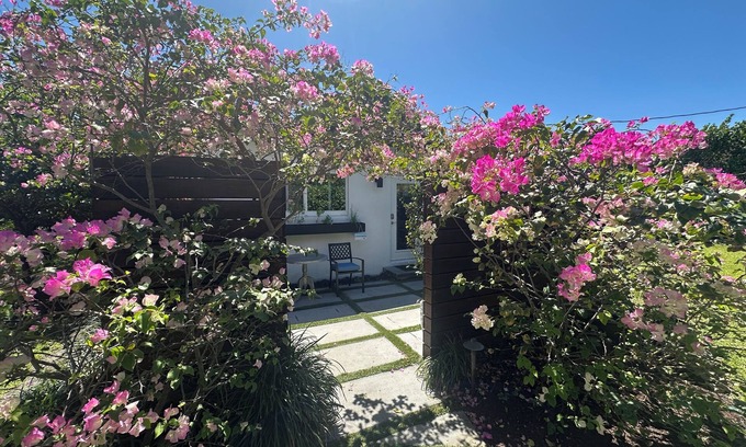 Lake Ida Shores Cottage | Mid Century Modern Cottage à Delray Beach