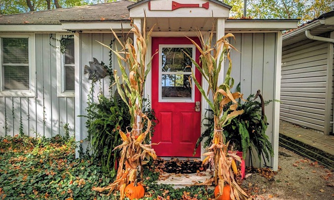 Central Huron Cottage | Summerset Cottage, Lakeview Hot Tub - Private Lake Access