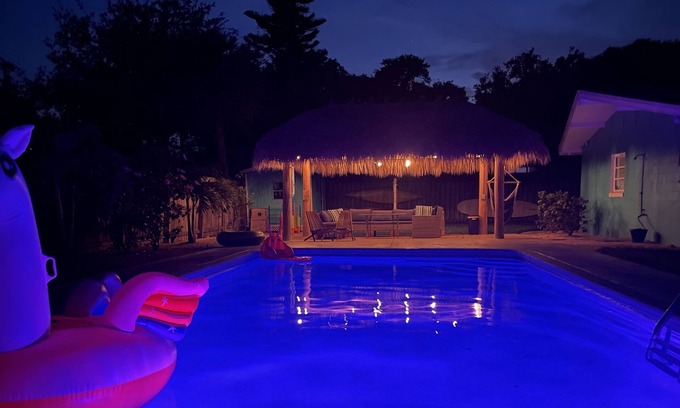 Cocoa Isles Maison | LargePool-Walk2Beach~FirePit~MiniGolf~2Kings~BeachGear~TikiHut~Bikes~Fun&Games!!