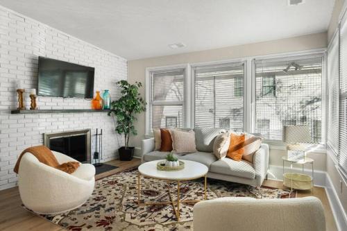 West Falls Church Maison | FallsChurch, Tysons Corner, Dulles airport, DC