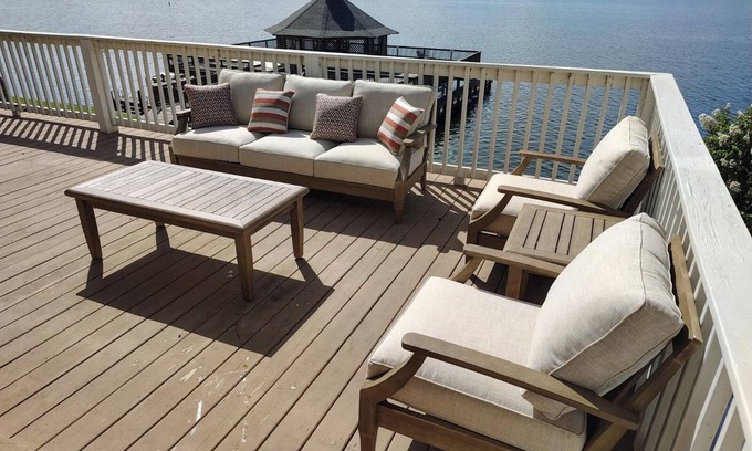 New Roads Maison | False Flamingo - ON Lake! Spacious Accommodations. Enjoy & Relax - Boat Rental?