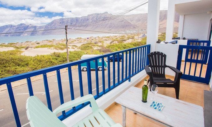 Caleta de Famara Maison | Famara Views 2, arena y olas al alcance de tu mano