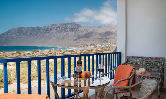 Caleta de Famara Appartement | Famara Views 1, facing the ocean