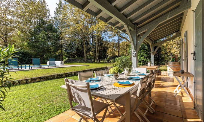 Saint-Sulpice-et-Cameyrac Villa | Maison de famille | Entre Bordeaux & St Emilion | Piscine chauffée | Golf.