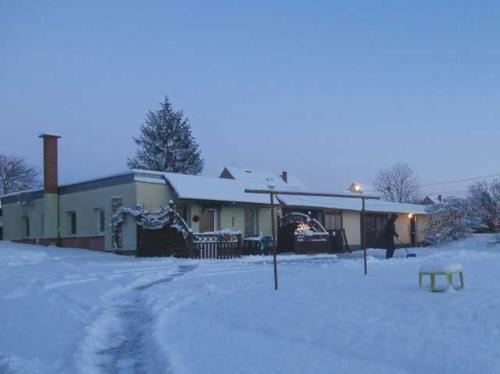 Gorschendorf Appartement | Familien-Ferienhaus unweit vom Kummerower See
