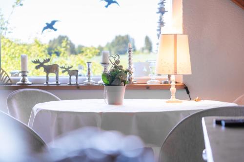 Grafenhausen Appartement | Familienferienwohnung Buggi-Näschtli