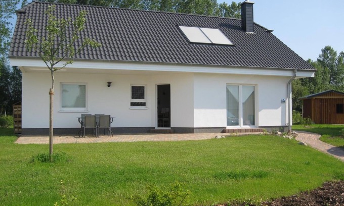 Nienhagen Maison | Familienfreundliches Ferienhaus im Ostseebad Nienhagen - Urlaub in Ruhiger Umgebung mit Platz für 6 Personen + Baby , Sauna und Kaminofen