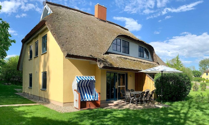 Puddemin Maison | Familienfreundliches Reetdachhaus Weißdorn 2 - DHH Weißdorn 2