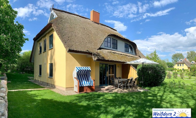 Puddemin Maison | Familienfreundliches Reetdachhaus Weißdorn 2 - DHH Weißdorn 2