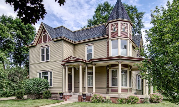 Eau Claire Maison | Demmler House pour familles et animaux