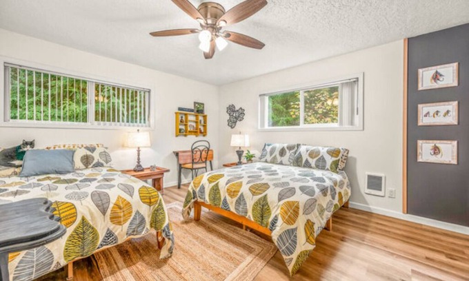 Sherwood - Tualatin North Cottage | Family and Pets Welcome! 2 BD 2 BA ~ Unique Northwest Vacation Rentals