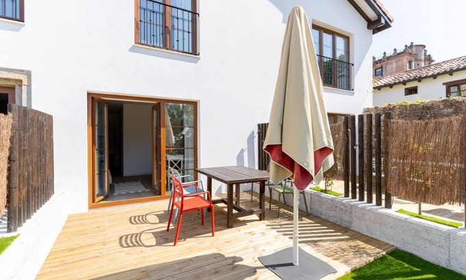 Villaverde de Pontones Appartement | Family apartment with private garden and views of the main garden.
