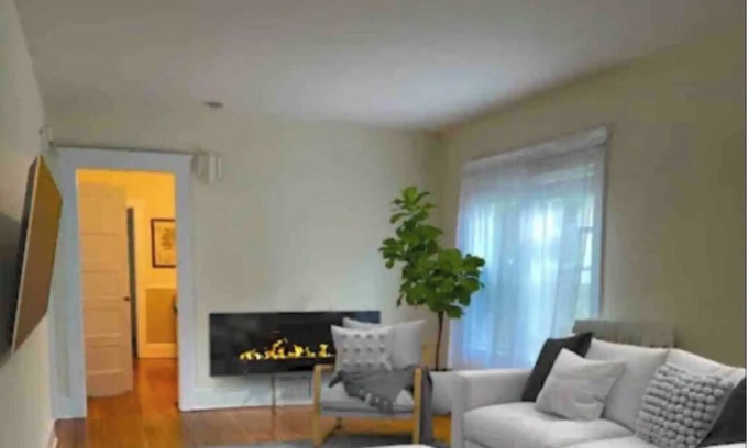 Manasquan Maison | Family beach house! 6 min bike ride to beach & ONE block to town!