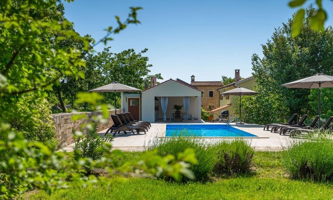 Makovci Villa | Villa Casa Ida by Villas Guide