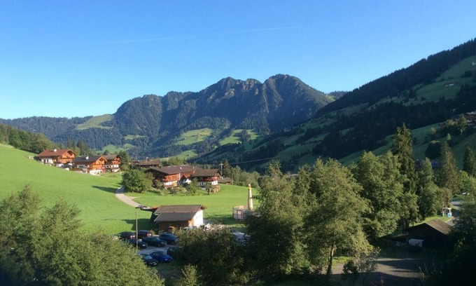 Inneralpbach Chalet De Ski | Family Chalet with breath-taking mountain views. 5 minute walk to ski lift!