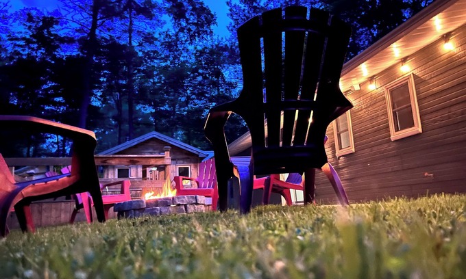 Lambton Shores Cottage | Beachside Cottage | Games Room | Soft Tub | Fireplace