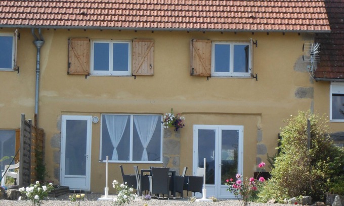 Biollet Maison | Family cottage in Auvergne, wifi and playground for a change of scenery