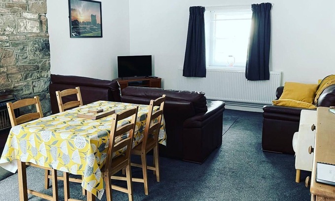 Llansteffan Maison | Family & dog friendly seaside flat Llansteffan Carmarthen West Wales sleeps 5