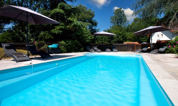 Saint-Martin-de-Gurson Villa | Ferme familiale spacieuse avec piscine privée chauffée près de Bergerac et St Emilion