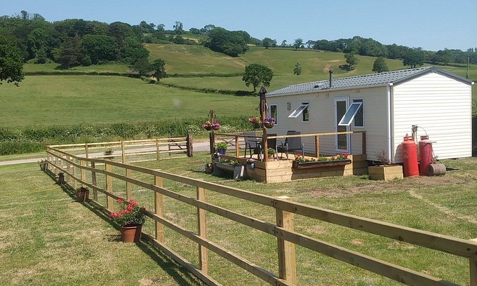 Combpyne Maison | Family farm, in beautiful Devon countryside, 4 miles from Lyme Regis.
