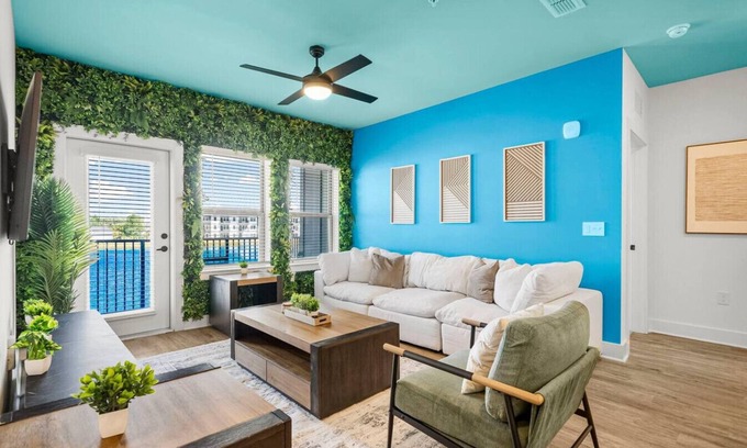 Upper Grand Lagoon Appartement | Family-Friendly Poolside Getaway 3BR near PCB
