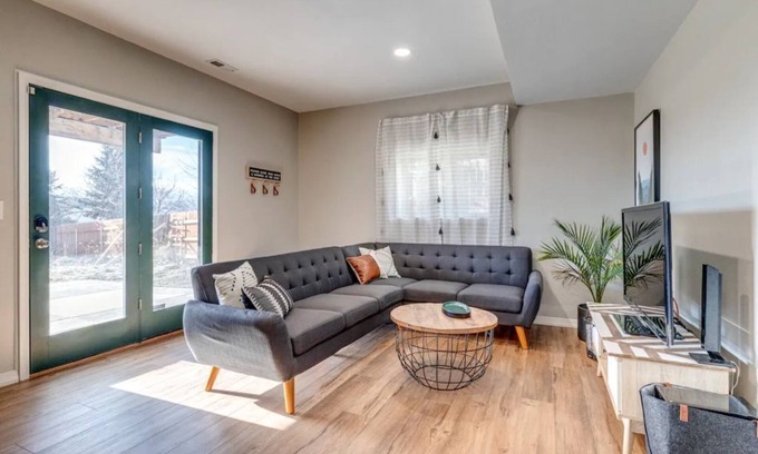Briargate Maison | Family-Friendly - Cozy Modern - Convenient - USAFA - Air Force Academy