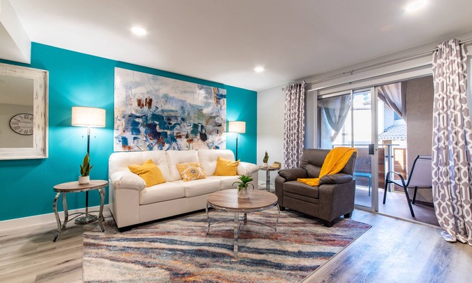 Westlake Village Appartement | Family friendly in the heart of Westlake Village! King beds, workstation,printer