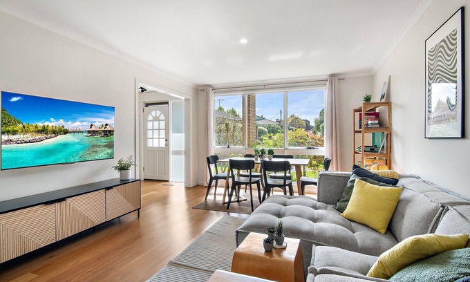 Moonee Ponds Maison | Stylish Moonee Ponds Townhouse with Courtyard