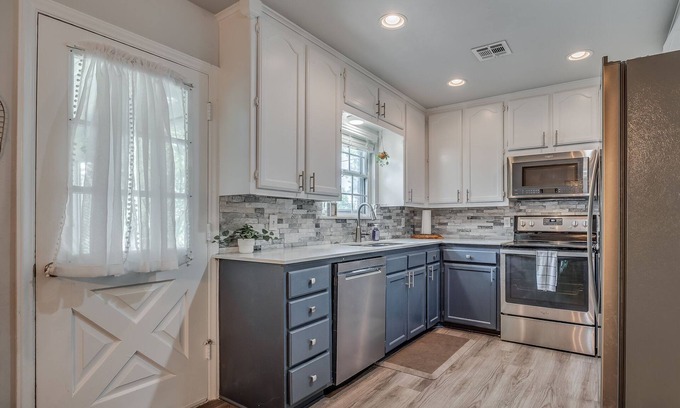 Central Oklahoma City Maison | Family Friendly 3Br+ Ping Ping + BBQ+ games in OKC