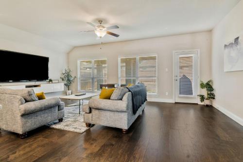 Fort Worth Maison | Family Friendly 3br Near Fort Worth, Pool & Lake
