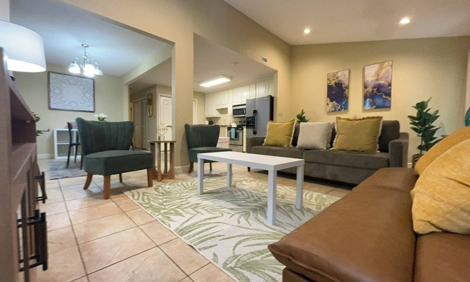 Valdosta Maison | 3 Bedroom, 2 Bathroom Townhouse in Valdosta perfect for short term rental!