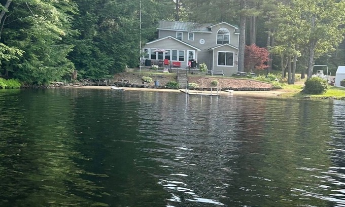 Meadows Maison | Family Friendly 4 Bedroom 3 Bathroom House on Water with Dock and Game Room