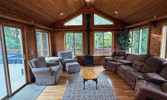 Blaine Maison | Family-Friendly 5BR Home in Blaine - Hot Tub + Games + Space