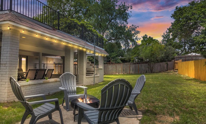 Leon Valley Maison | Family-Friendly 5BR HotTub Private Yard Near AFB & ThemeParks & Medical