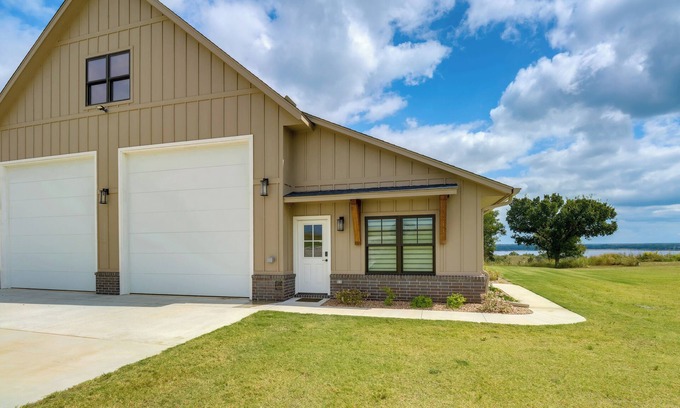 Ponca City Appartement | Family-Friendly Apt w/ Lake Views in Ponca City!