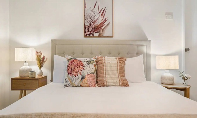 Battery Hill Maison | Family Friendly Beach House: Short stroll to beach