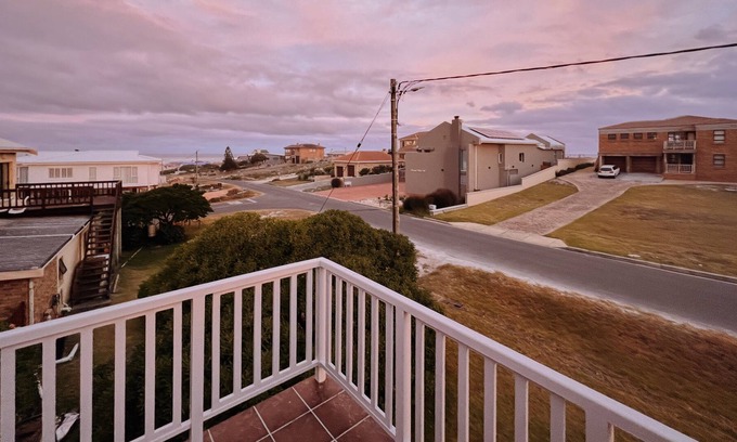 Struisbaai Autre | Family friendly Beach House - 5 mins from Beach!