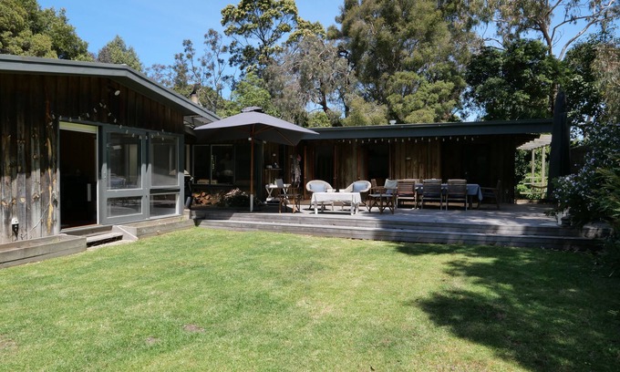 Somers Maison | Family friendly beach house 5 mins walk from beach & yacht club.