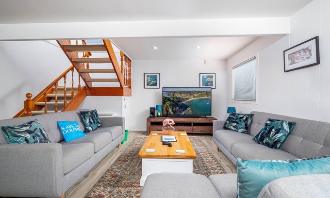 Russell Maison | Family Friendly Beach Oasis with Modern Comforts, walk to the beach, 3 bedrooms