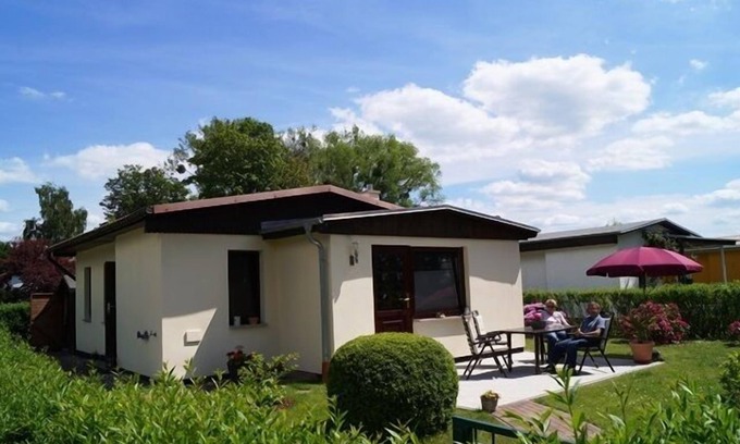Neukalen Maison | bungalow familial avec cheminée, terrasse, barbecue, location de bateaux