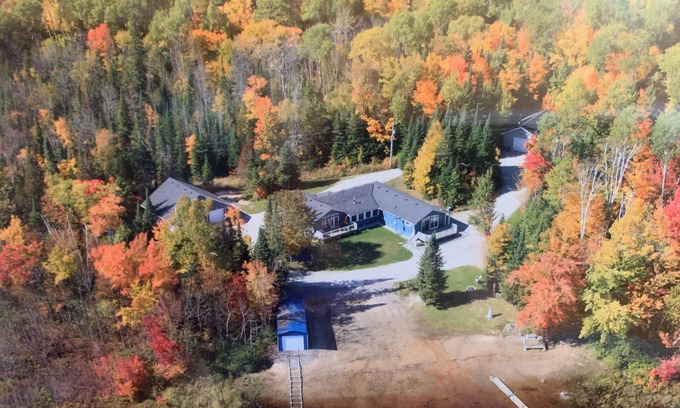Armour Maison | Family-Friendly Cottage with all the Amenities You Need!