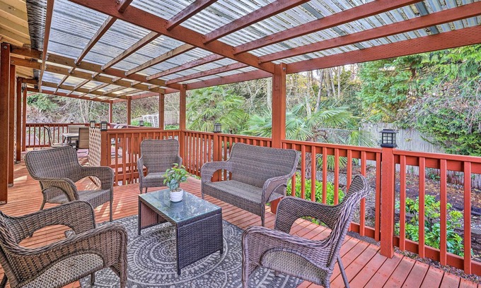 Everett Maison | Family-Friendly Everett Home Near Puget Sound