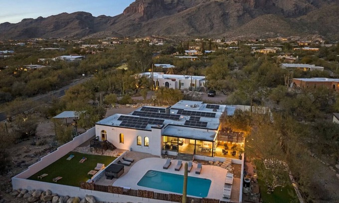 Coronado Foothills Estates Maison | Family Friendly | Foothills| 6 Bedrooms| Sleeps 24