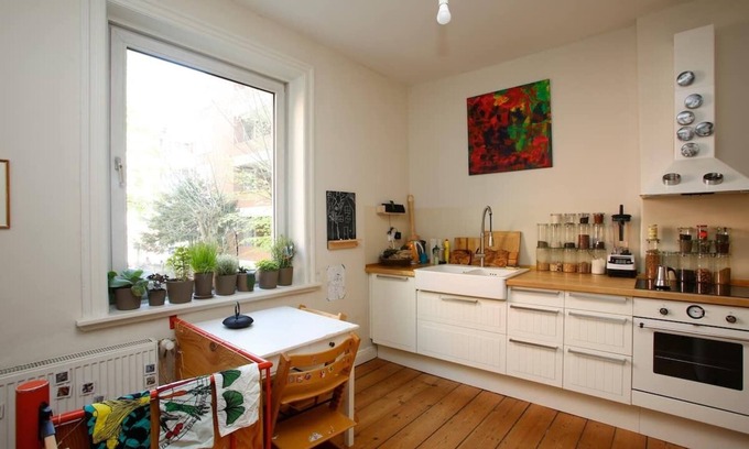 Altonaer Fischmarkt Appartement | Family Friendly Funhouse Centrally Located in Ottensen